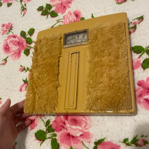 1960s furry yellow Counselor bathroom weight scale! - Picture 2 of 8